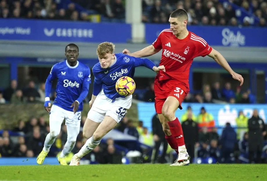 Nottingham Forest xuất phát với sự chủ động